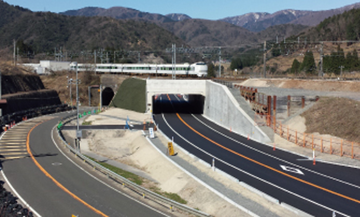 北陸線愛発架道橋