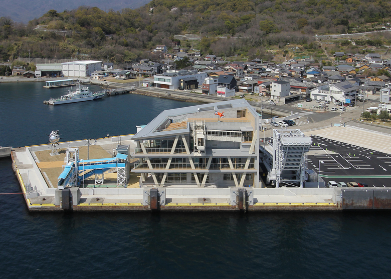 【香川県小豆郡】小豆島・坂手港新フェリーターミナル 写真